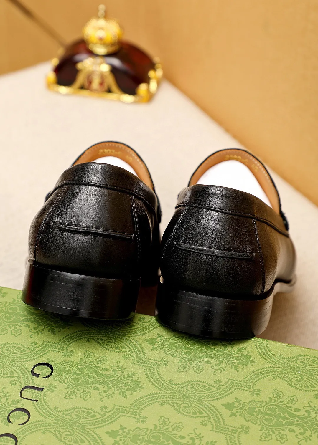 Men's shoes 💰480 💐 Product trademark: GUCCI "Gucci" casual leather shoes Regular size: 38-44 (45.46.47🉑️customized) Product materials: Selected imported first-layer calfskin upper + classic hardware buckle, imported cowhide leather lining. Strong three-dimensional visual effect, original combination outsole Color: 2⃣️colors available